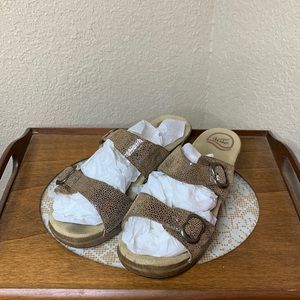 Dansko Sophie Sandal Clogs metallic pebbled